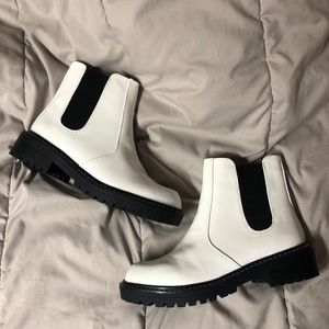 BRAND NEW Chelsea boots